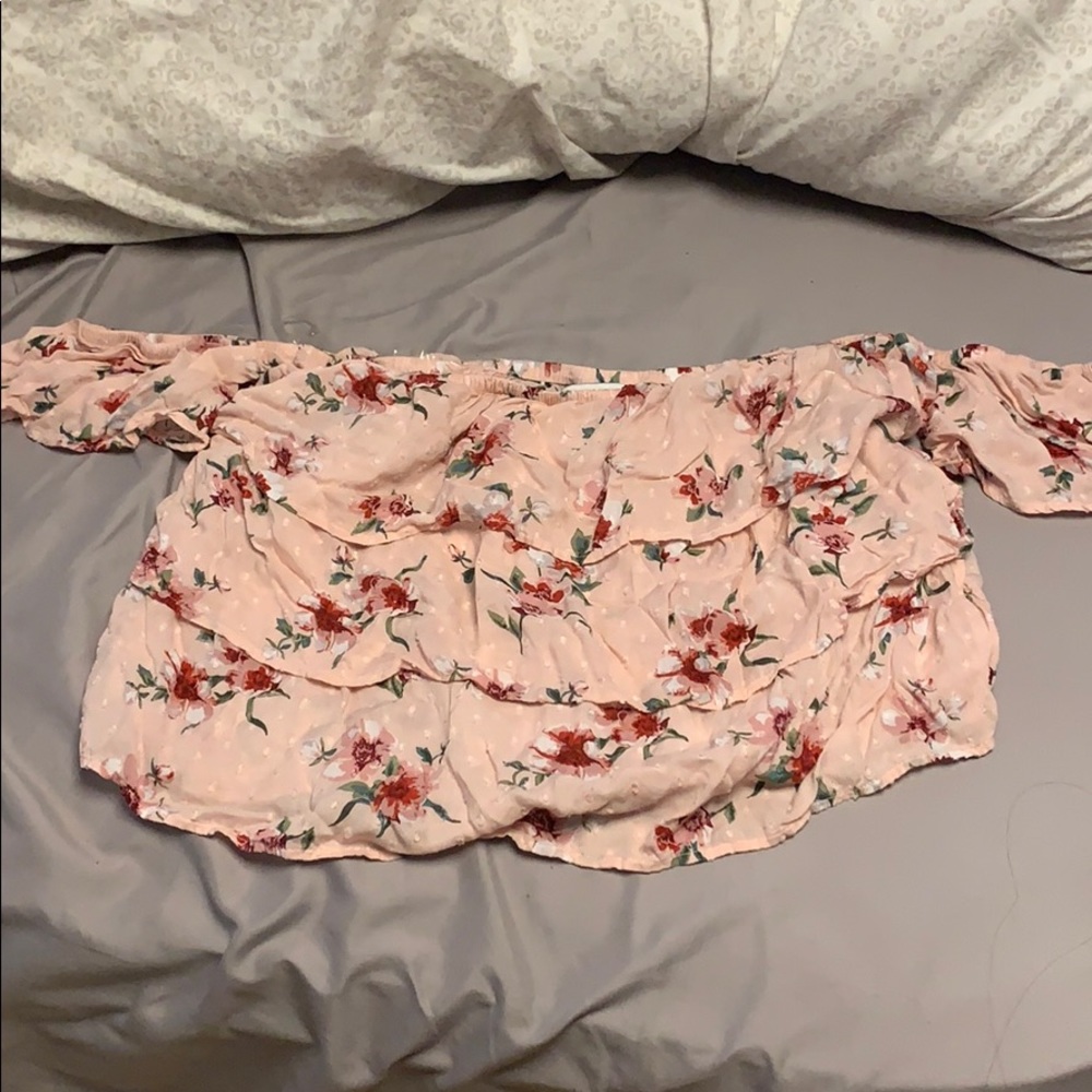 Cute off the shoulder shirt!!